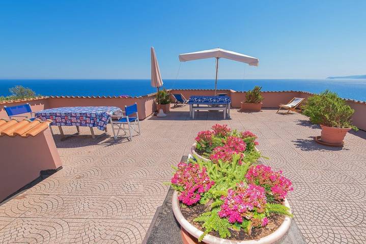 Gîte pour 6 personnes, avec jardin ainsi que piscine et terrasse, animaux acceptés dans Finale Ligure - 2