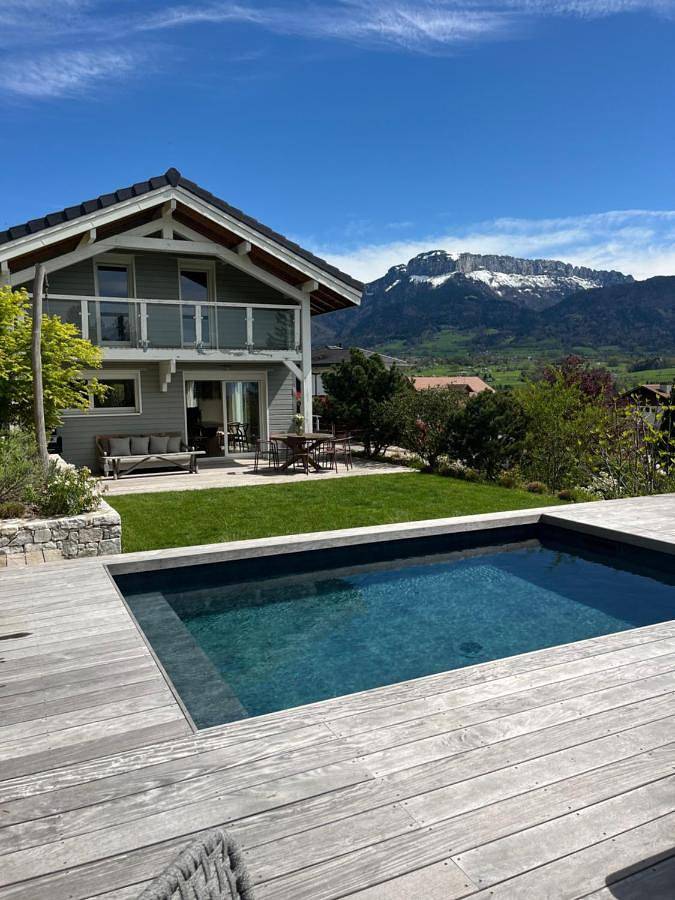 Location de vacances pour 6 personnes, avec piscine ainsi que vue et jardin à Argonay - 4