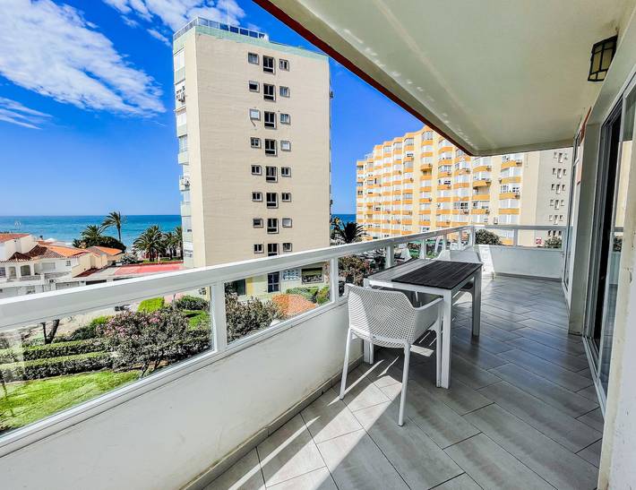 Ganze Wohnung, Apartment Front Americano nahe Strand mit Meerblick und Pool in Torrox Costa, Torrox