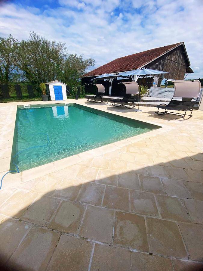 Location de vacances pour 4 personnes, avec piscine ainsi que jardin et jacuzzi à Savignac-sur-Leyze - 2
