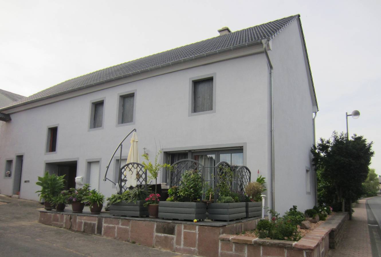 Ganze Ferienwohnung, 3-Bett-Ferienwohnung, Dusche/Wc (3 Erw.+ 1 Kind) in Neuheilenbach, Eifelkreis Bitburg-Prüm