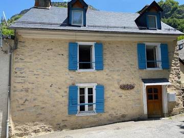 Location de vacances pour 12 personnes, avec jardin ainsi que vue et terrasse à Gavarnie