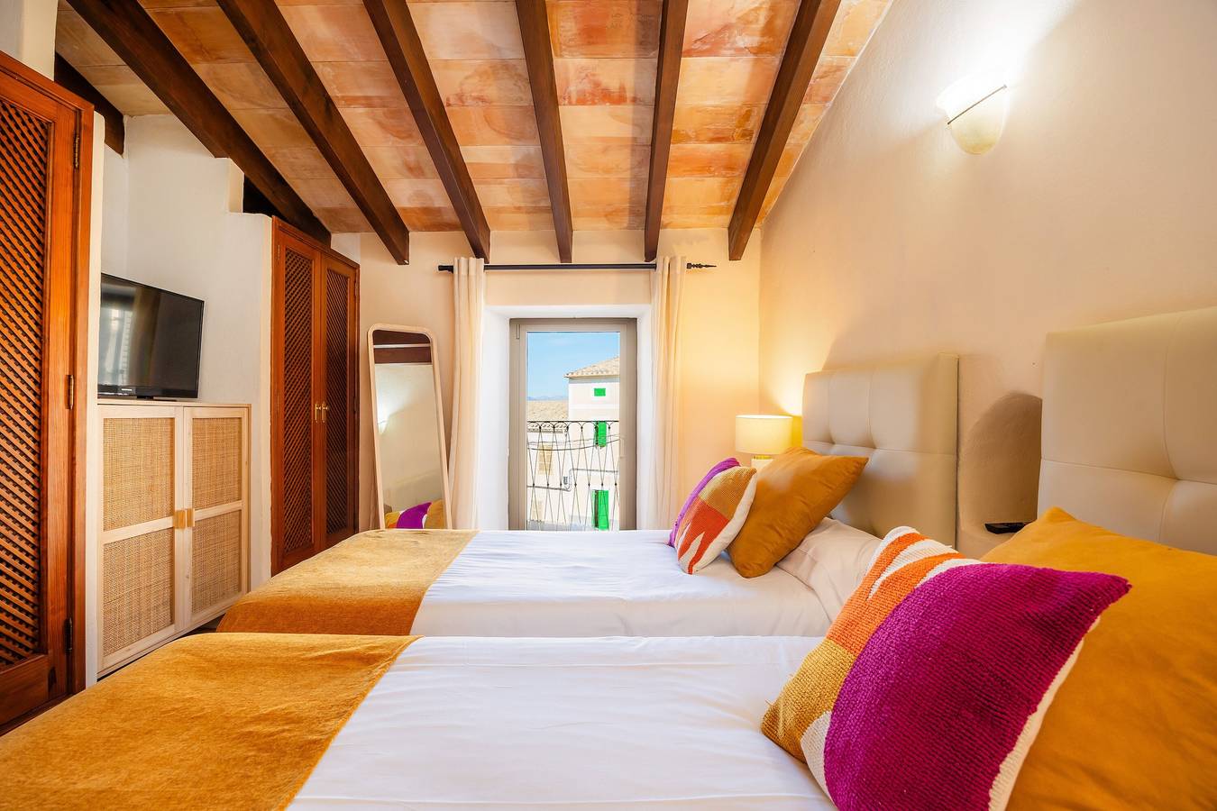 Habitación doble con baño exterior privado con Piscina Compartida, Wi-Fi y Aire Acondicionado in Sineu, Interior de Mallorca