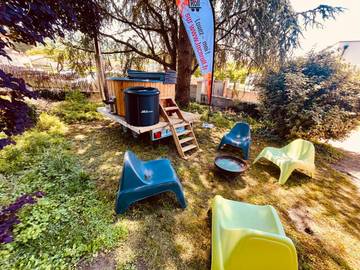 Tente pour 2 personnes, avec vue et sauna ainsi que jardin et piscine, animaux acceptés dans l' Isère