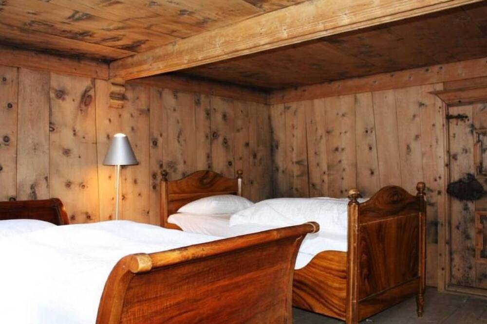 Chasa Engadina unten in Scuol, Unterengadin