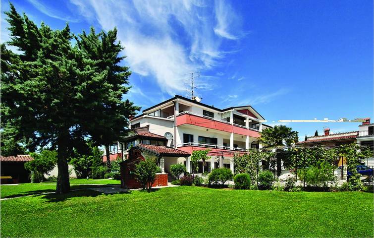 Gîte pour 5 personnes, avec terrasse à Umag - 2