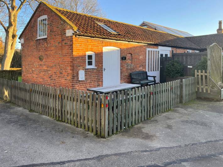 Log cabin for 3 people, with garden, with pets in Lincolnshire