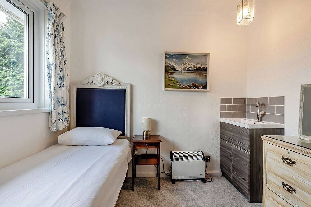 4 bedroom accommodation in Aberporth in Aberporth, Cardigan Bay