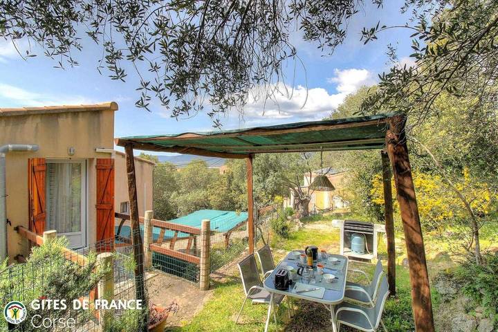 Casa de huéspedes para 4 personas, con jardín además de terraza y vistas - 1