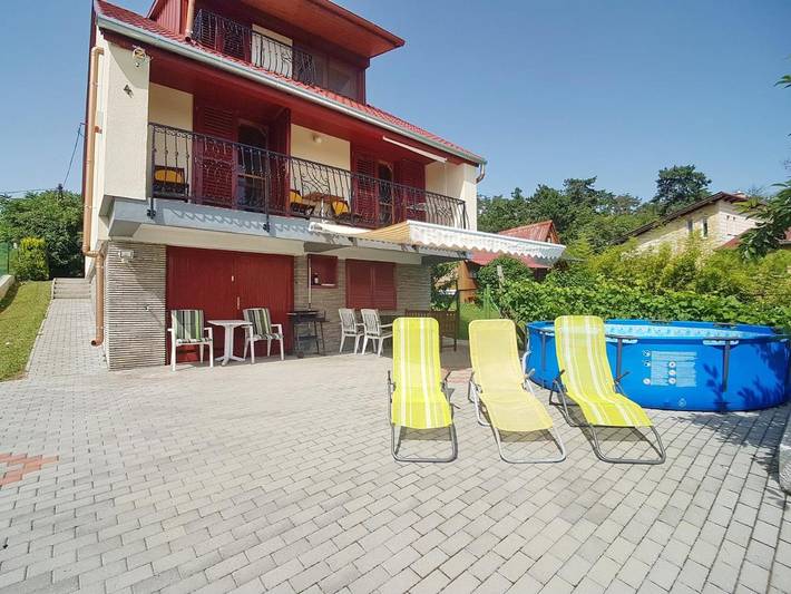 Ferienhaus für 7 Personen, mit Balkon und Terrasse sowie Garten und Pool