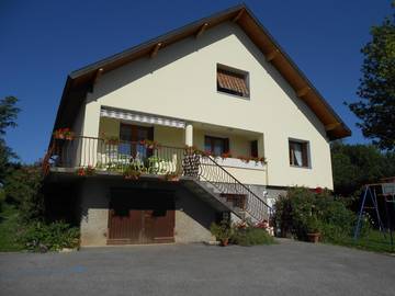 Gîte pour 10 personnes, avec balcon et jardin à Champagne-en-Valromey