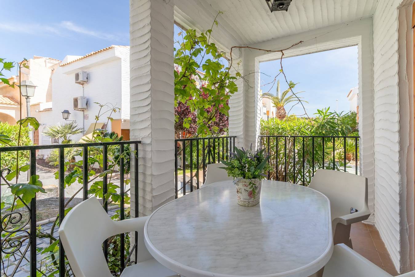 Casa de vacaciones 'Casa en la playa con piscinas E' con piscina compartida in Santa Pola, Costa Blanca