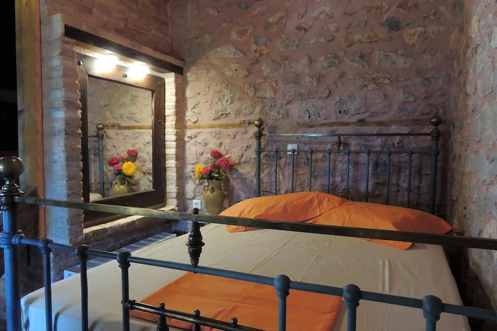 Litle Stone Maisonette in Fokida