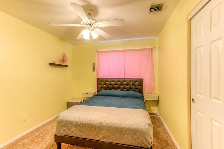 Vacation rental for 9 people, with hot tub and yard in Oro Valley