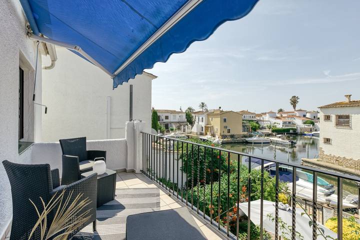 Ferienhaus für 5 Personen, mit Balkon und Garten