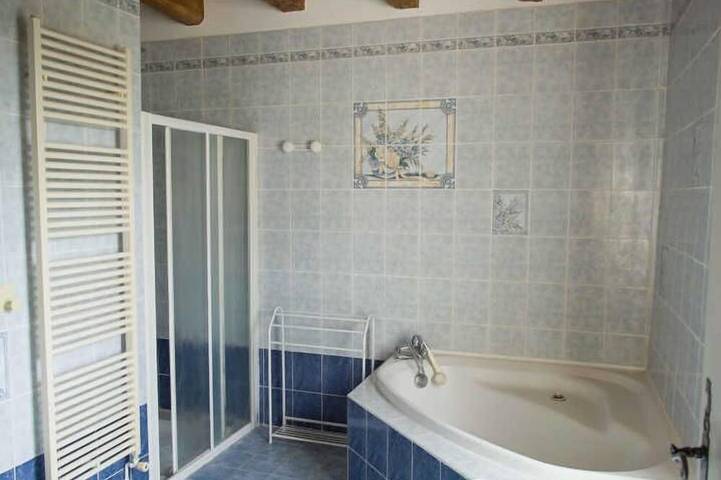 Gîte pour 6 personnes, avec jardin à Virac - 4