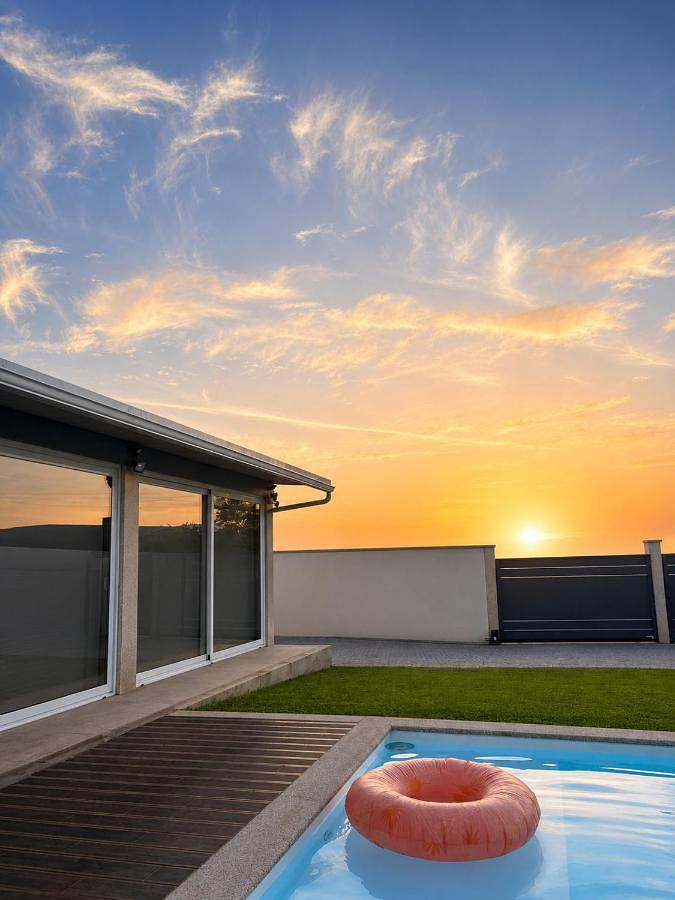 Location de vacances pour 6 personnes, avec jardin ainsi que vue et piscine, animaux acceptés dans Belinho - 2
