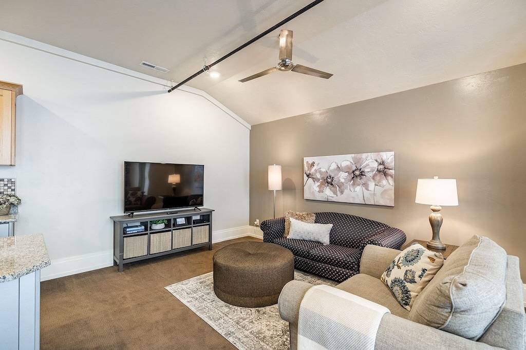 Ganze Wohnung, Downtown Provo Luxury Bell Tower Apartment in Provo, Utah Lake