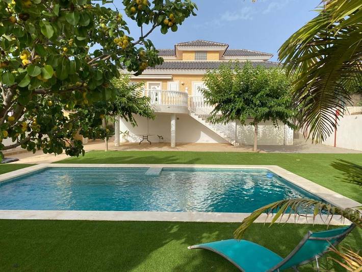 Chalet pour 12 personnes, avec jardin et piscine, animaux acceptés à Vera