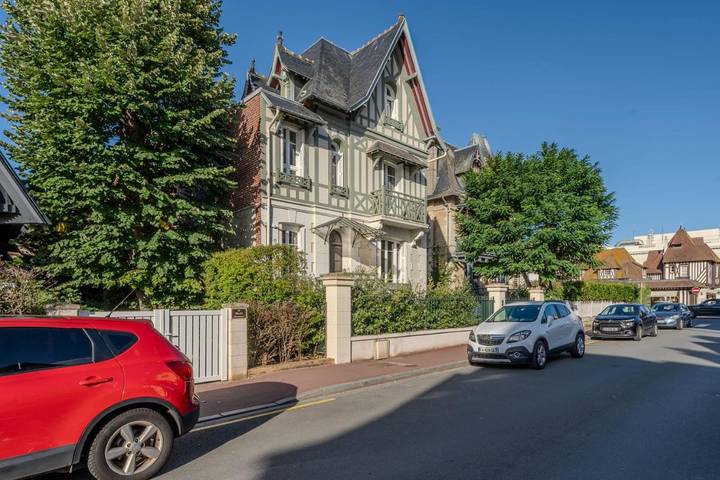 Location de vacances pour 8 personnes, avec jardin et vue, animaux acceptés dans Casino de Deauville - 4