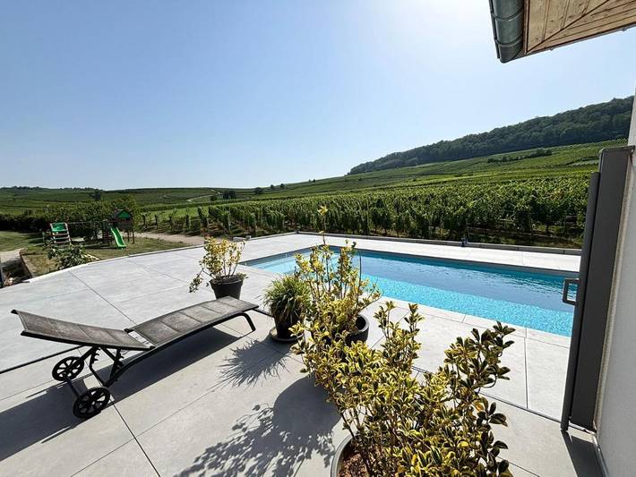 Appartement de vacances pour 4 personnes, avec vue ainsi que piscine et jardin