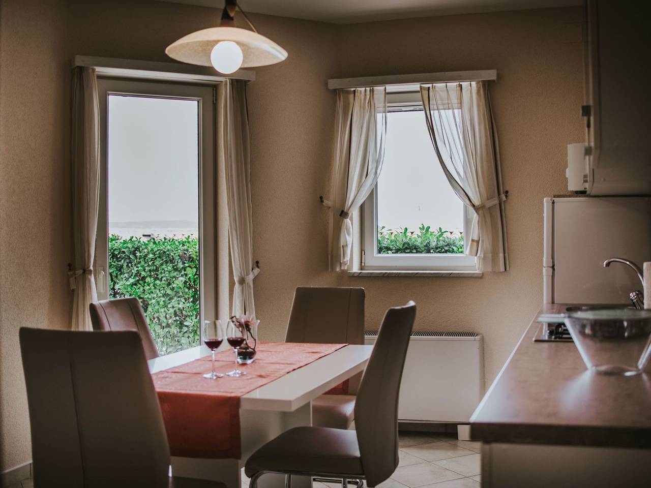 Ganze Wohnung, Niki mit Meerblick in Raša, Ostküste Istrien