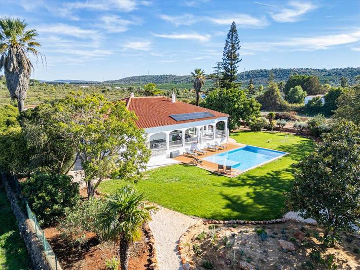 Casa de férias para 8 pessoas, com jardim e piscina e ainda vista em Algoz