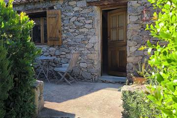 Gîte pour 4 personnes, avec jardin et terrasse à Serra-di-Fiumorbo