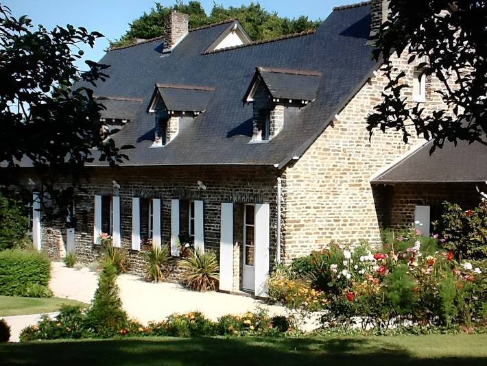 Cottage pour 2 personnes, avec jacuzzi et jardin ainsi que sauna et piscine à May-sur-Orne
