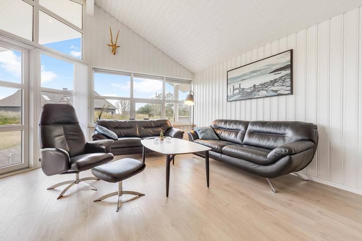 4-star holiday home with whirlpool and sauna – 100 metres from the beach in Blåvand, Région de Varde