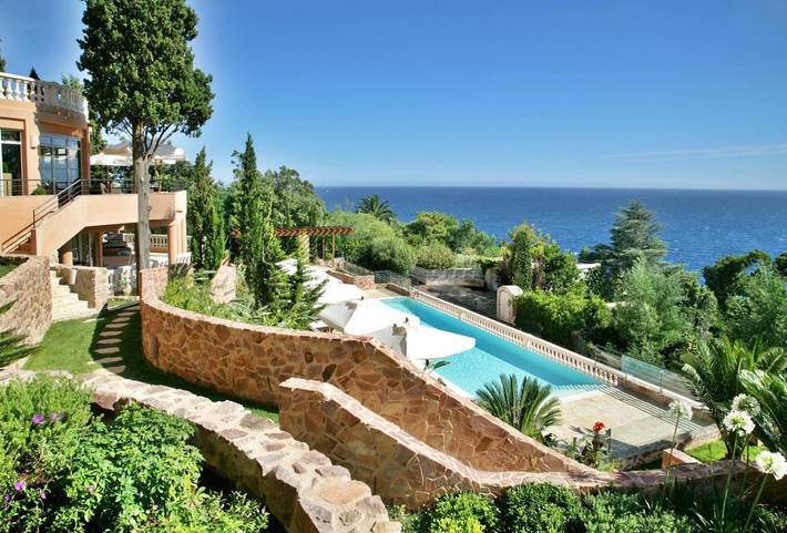 Hôtel pour 2 personnes, avec jardin ainsi que vue et piscine, animaux acceptés