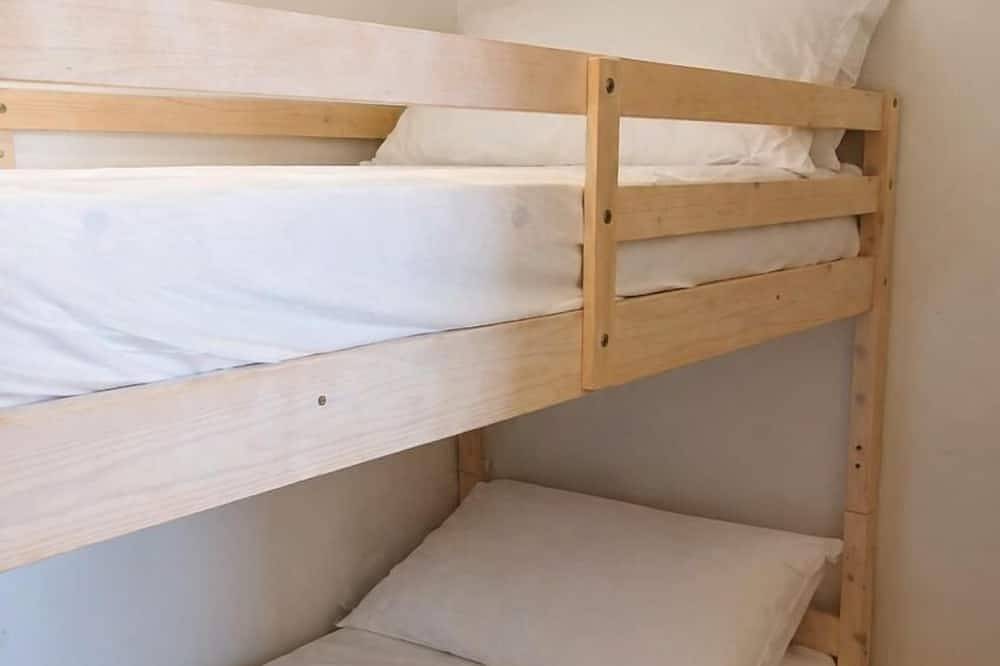 Apartamento entero, Beachfront Studio w/Balcony & Family Amenities in Knokke-Heist, Costa de Bélgica