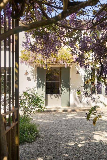 Location de vacances pour 8 personnes, avec Jacuzzi et Terrasse ainsi que Jardin et Sauna à Capian