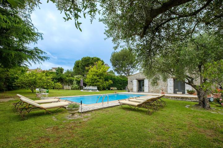 Villa pour 4 personnes, avec jardin dans les Alpes maritimes