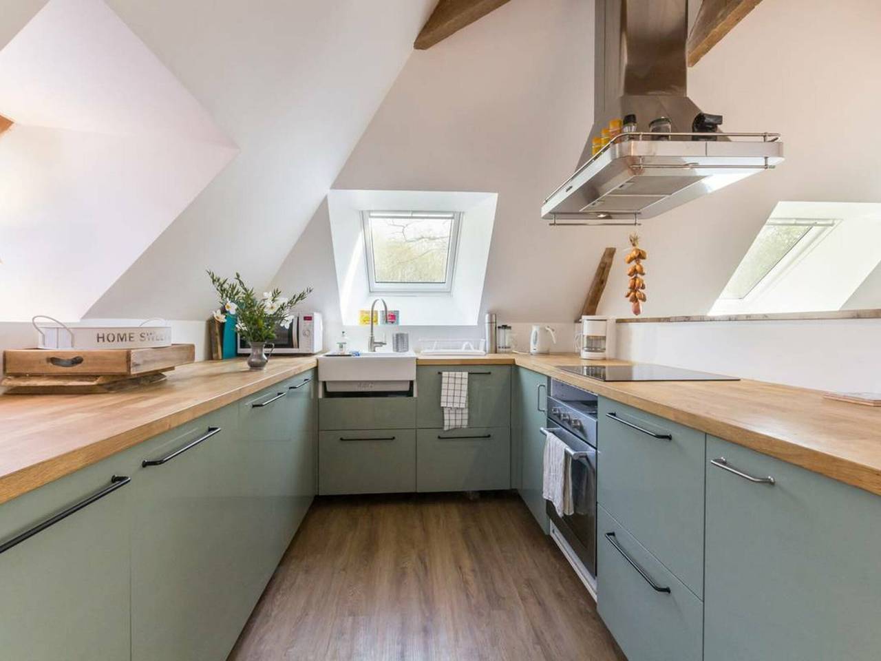 Appartement entier, Duplex rénové avec jardin privé, proche de Granville, idéal pour familles, wi-fi, parking inclus in Bréville-sur-Mer, Région de Coutances