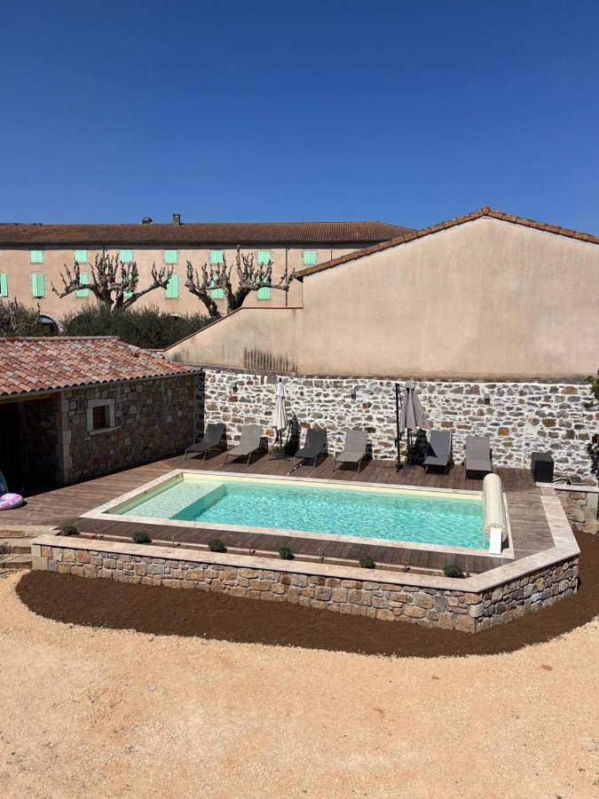 Maison de vacances pour 18 personnes, avec Balcon et Terrasse ainsi que Jardin et Piscine