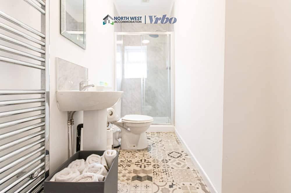 Fully furnished 2 Bedroom House in Bolton – Contractors Welcome in Bolton, Greater Manchester