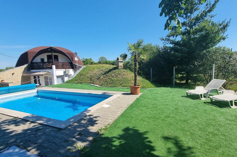 Private holiday home for 8-10 people, pool, air conditioning, in Siofok, Siófok und Umgebung