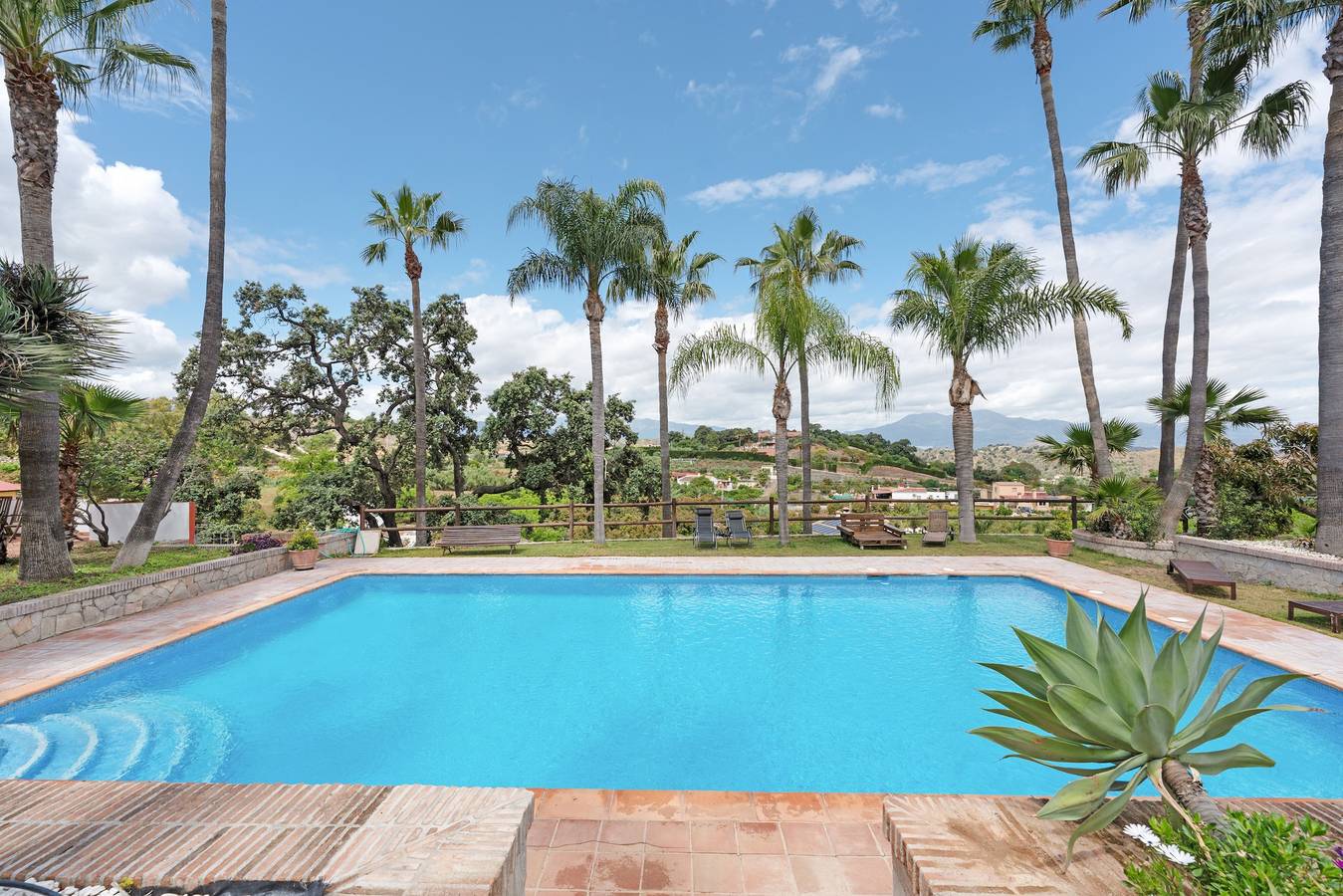 Villa 'Jardin' con vistas a la montaña, Wi-Fi y aire acondicionado in Coín, Málaga Provinsen