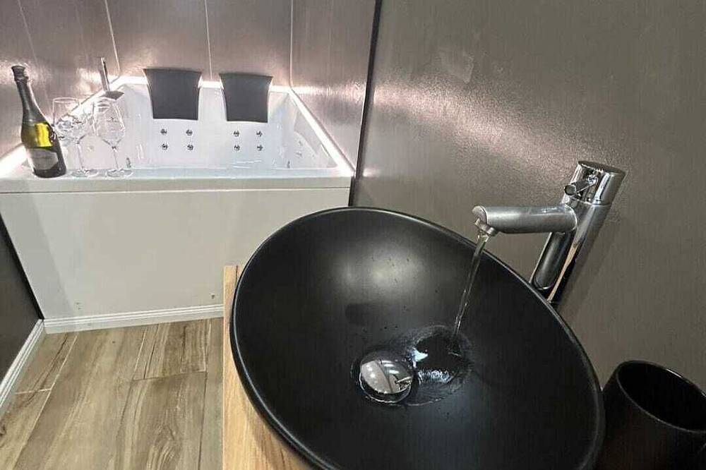 Suite Doppia King con Vasca Idromassaggio in Trento, Dolomiti di Fiemme
