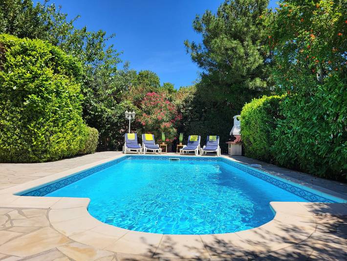 Villa pour 4 personnes, avec Terrasse ainsi que Jardin et Piscine