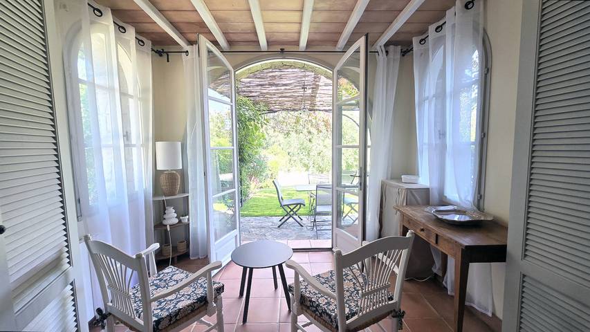 Gîte pour 4 personnes, avec terrasse ainsi que jardin et jacuzzi à La Motte - 2
