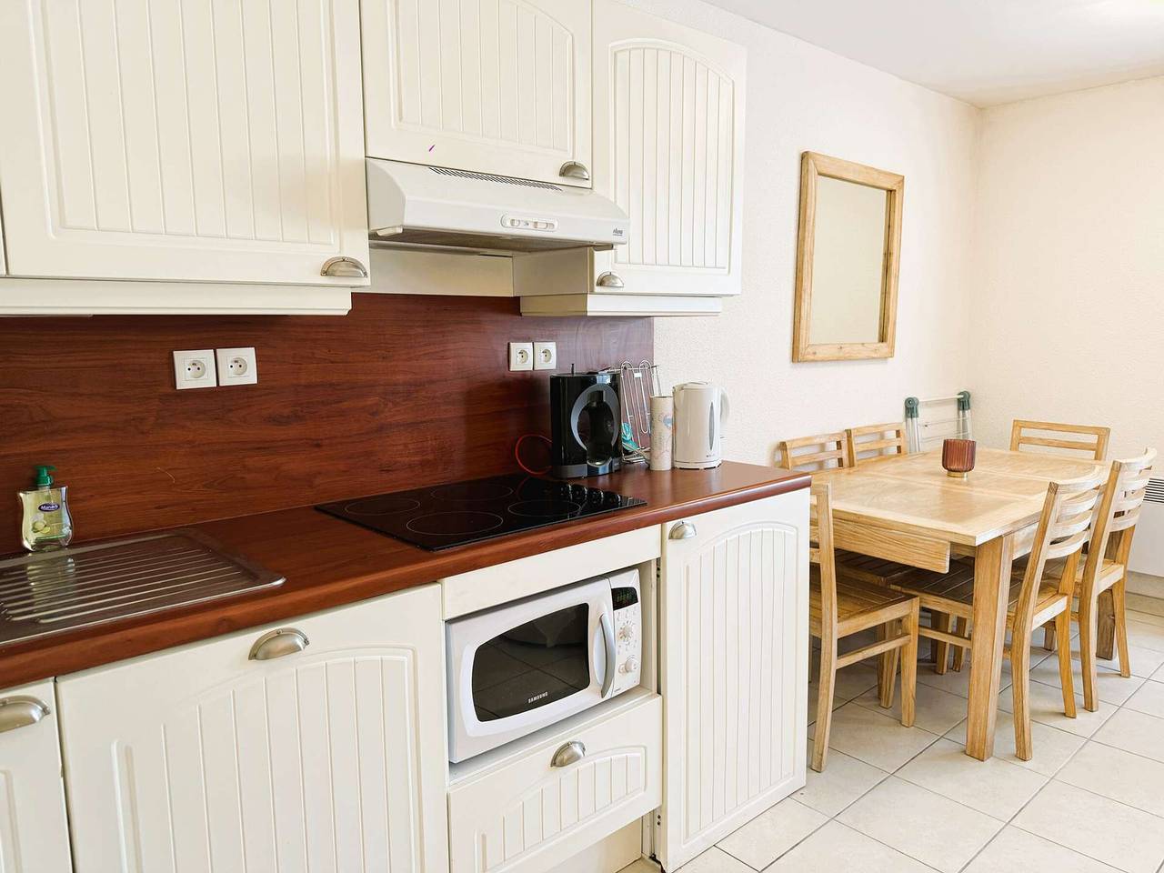 Ganze Wohnung, Fouesnant Beg Meil: Superbe appart 4 pers. avec piscine chauffée, à 100m de la plage in Fouesnant, Côte de Cornouaille