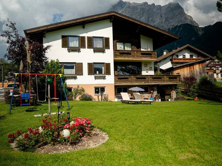 Ferienwohnung für 3 Personen, mit Balkon und Garten an der Zugspitze (Österreich)