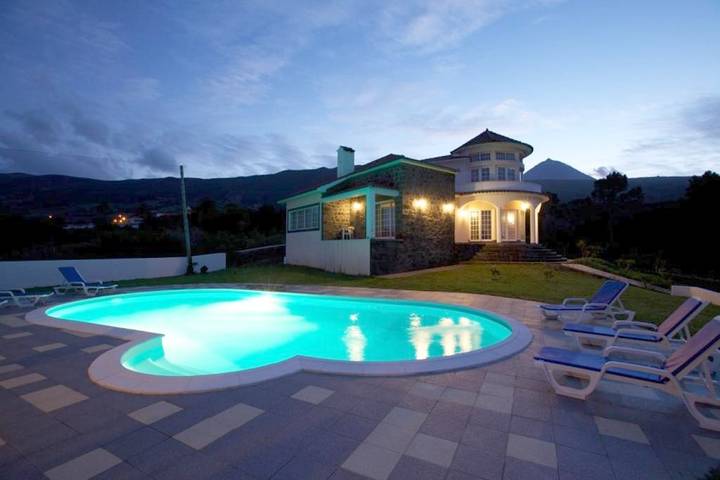 Ferienhaus, mit Balkon und Terrasse sowie Garten und Pool auf Pico (Azoren)