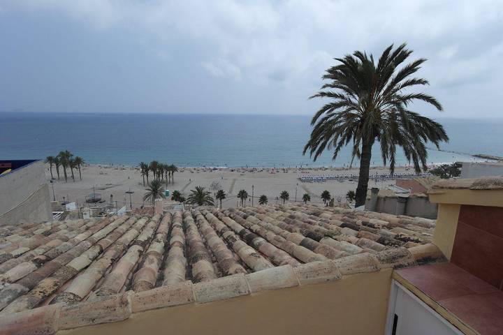 Entire apartment, Penthouse with sea views on the wall of the old town of Villajoyosa in La Vila Joiosa, Costa Blanca