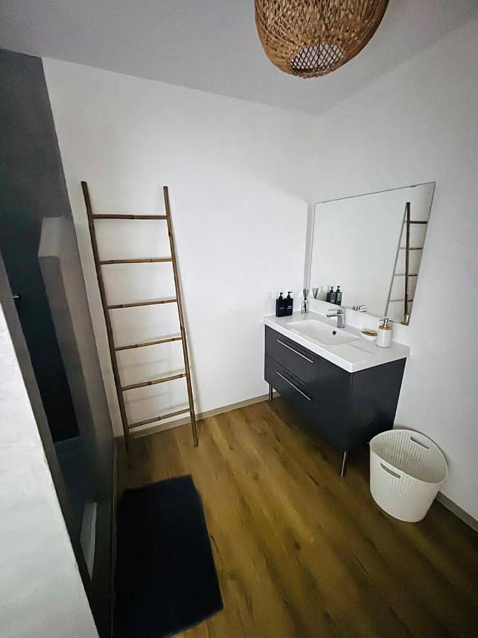 Appartement entier, One-Bedroom Apartment in Montlaur (Midi-Pyrénées), Parc naturel régional des Grands Causses