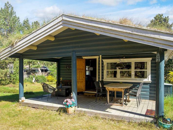 Ferieudlejning for 4 personer, med terrasse i Sjællands Odde