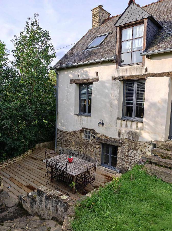 Location de vacances pour 4 personnes, avec terrasse ainsi que vue et jardin à Les Champs-Géraux - 3