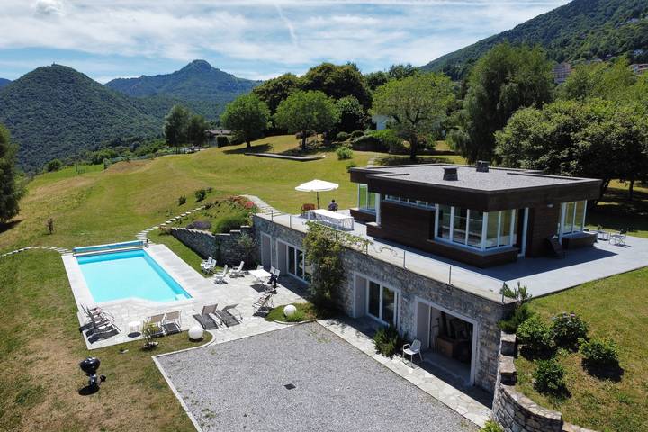 Villa with pool for 10 people, with pool, child-friendly in Lake Como